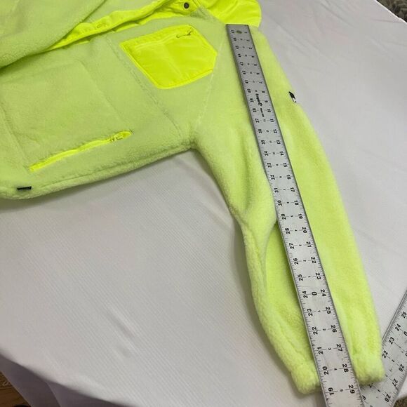 Puma Women’s Neon Green Sherpa Fleece Jacket Relaxed Fit Neon Green Sz Large New - Picture 2 of 8